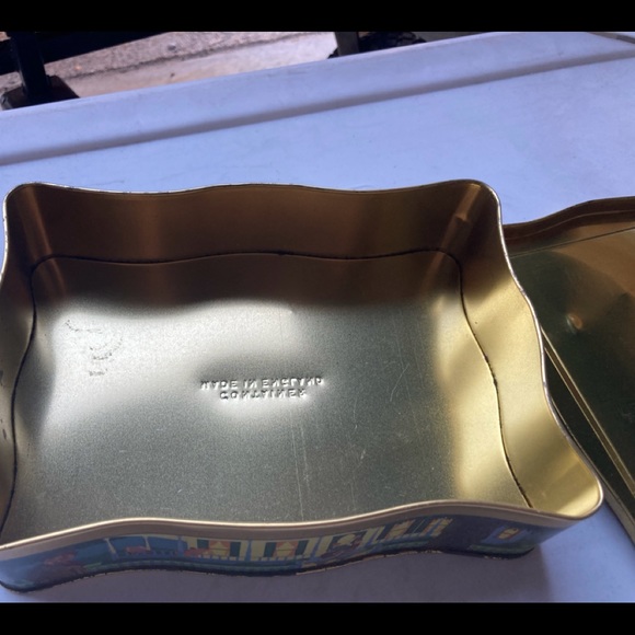 1930's Classy People on Tin Vintage - Picture 6 of 7